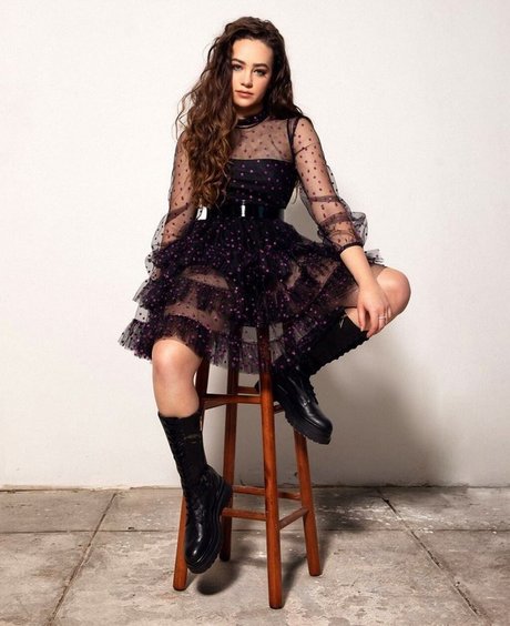 Mary Mouser beautiful model image