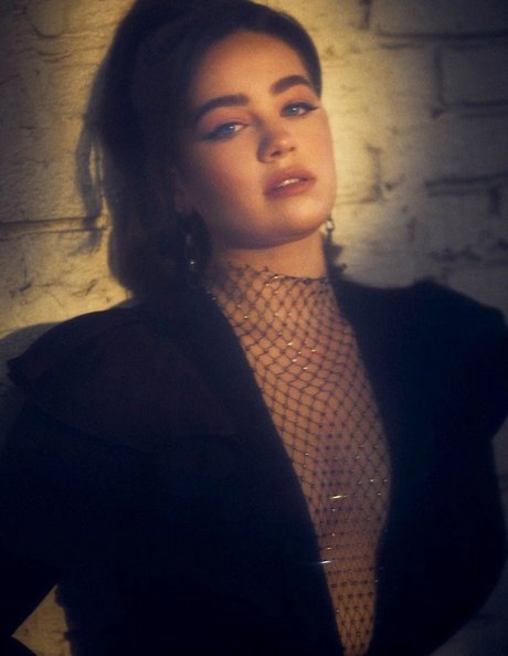 Mary Mouser pornstar nude image