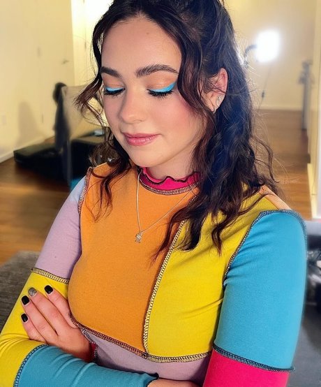 Mary Mouser model sex img