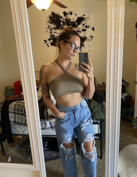 Fergie793 art model pic