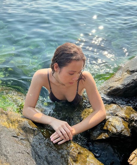 Laufey Lin nude star pic