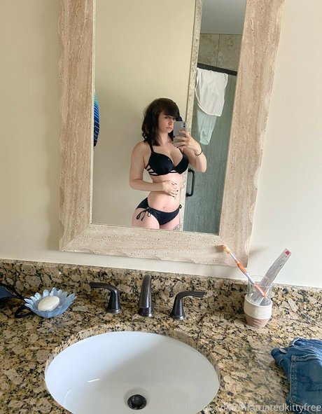 infatuatedkittyfree erotic model galleries