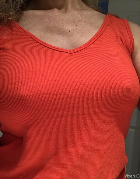 vixenkat nude model image