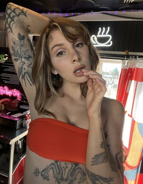 Josiexmoon model naked pics