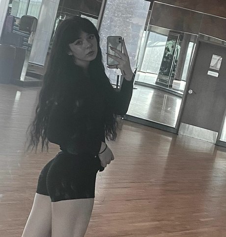 ezsy star naked photos