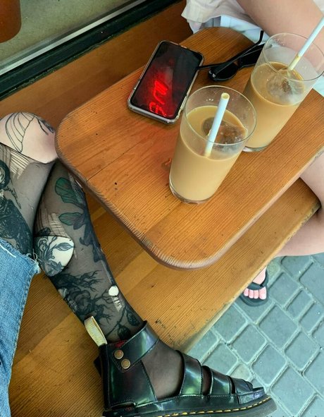 yo landi black exclusive model img