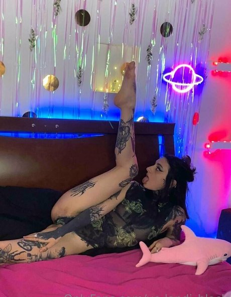 yo landi black star perfect photo