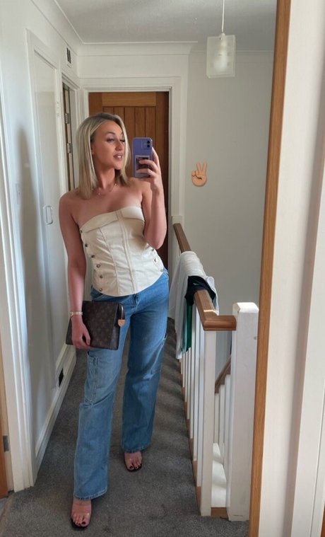 Lauren Day erotic model image