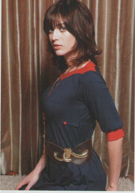 Lizzy Caplan model sex images