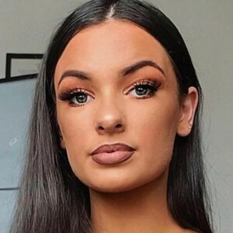 Charlotte Craig hot star img