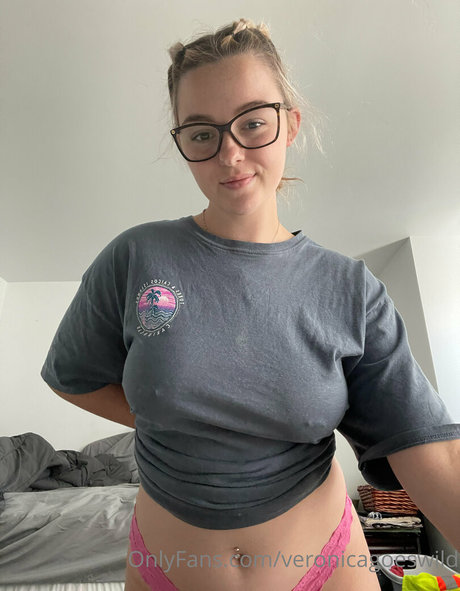 veronicagoeswild porn actress photos