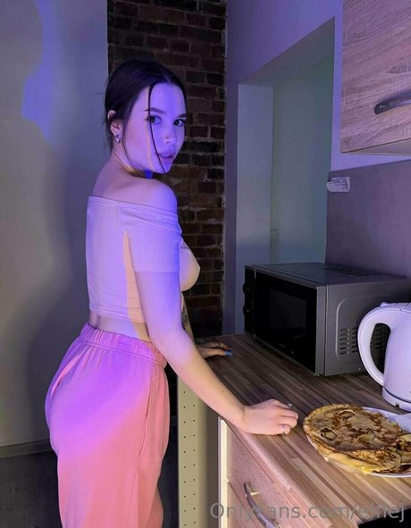 holy polly model adult gallery