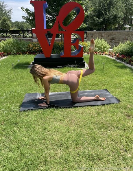 flowwithsky adult actress photo