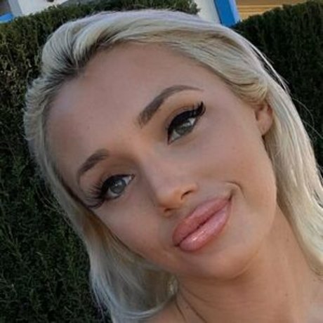 itshollyday model exclusive pic