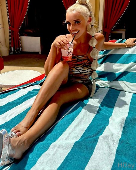 itshollyday high quality model pictures