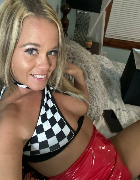 perfecttitsfree22 naked pornstar image