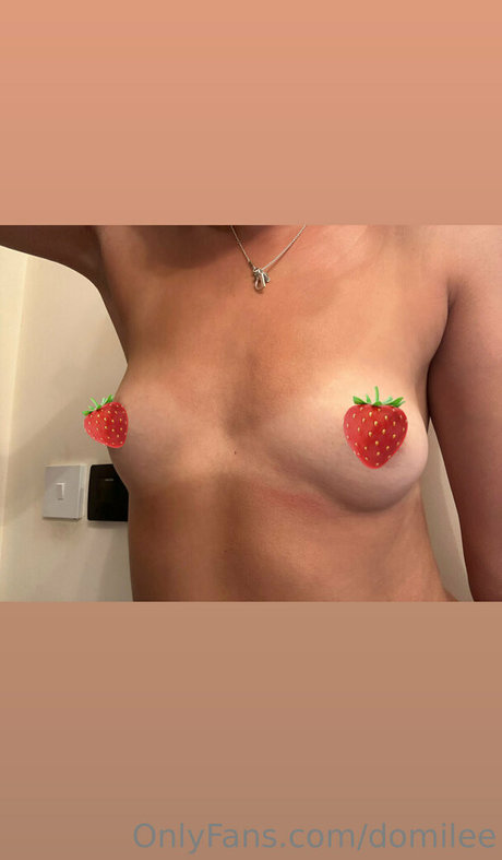 domilee model erotic img