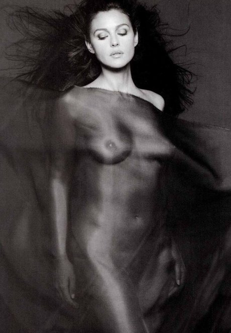 Monica Bellucci model naked image