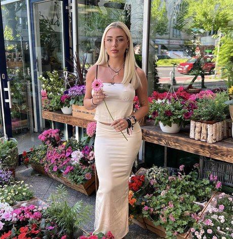 Viperous xxx actress pics