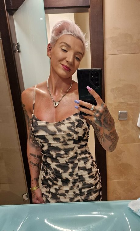 who on earth is anna star pics