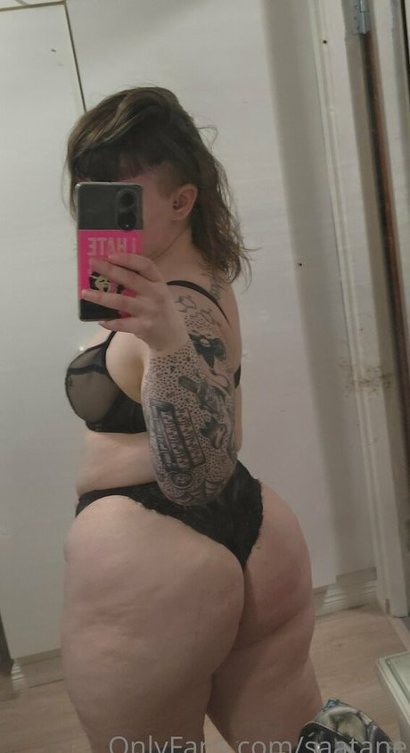 saatane model exclusive pictures