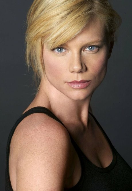 Peta Wilson sexy star images