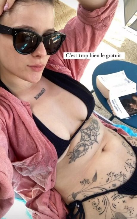 Aude a La Joie star nude img