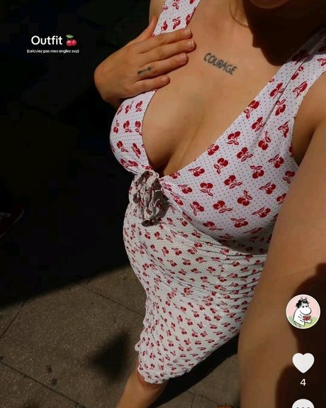 Aude a La Joie sexy star photo