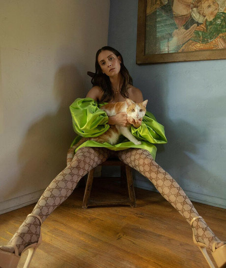 Alison Brie star nudes photos