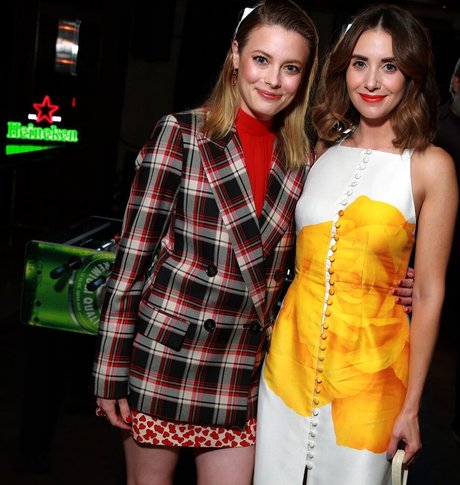 Alison Brie star top picture