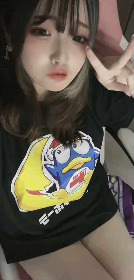 Yui Hiiragi model high quality image