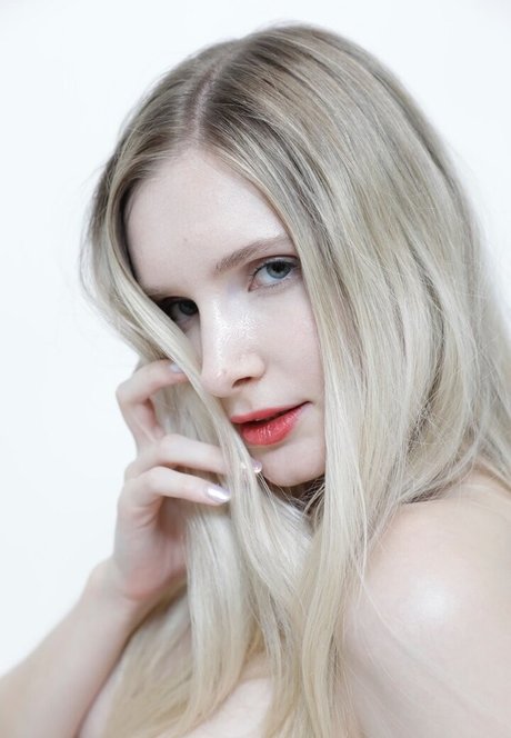 Lily Hart high quality model images