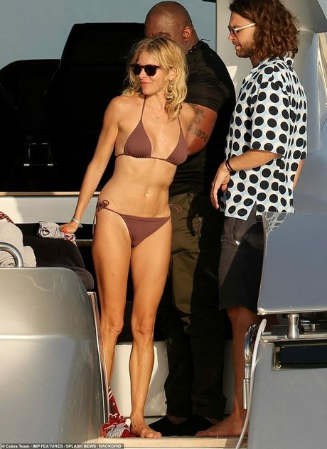 Sienna Miller hot actress photo