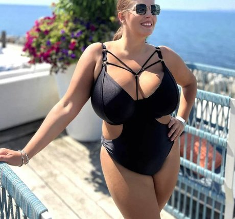 Xenia Wood top pornstar image