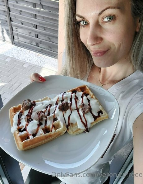 veronicafreee naked model picture