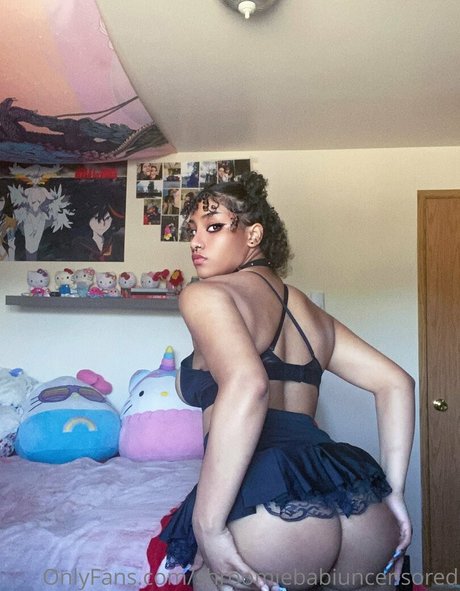 shroomiebabiuncensored adult model image