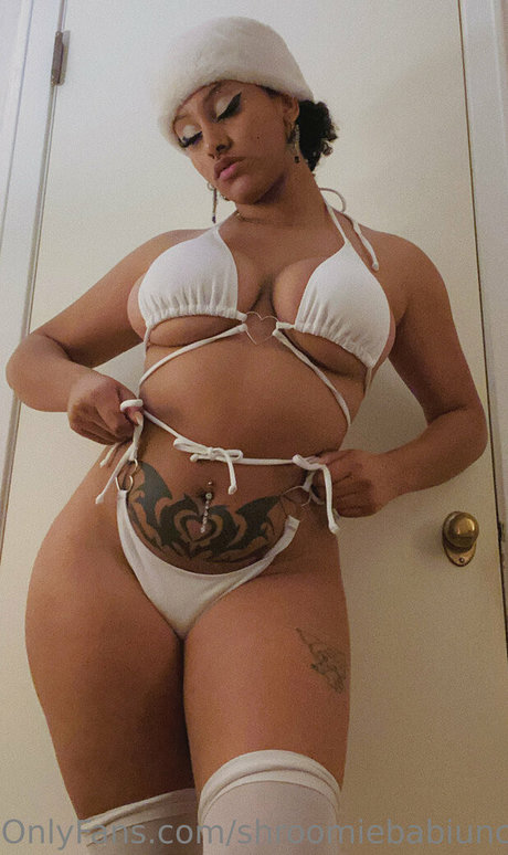 shroomiebabiuncensored model sexy images