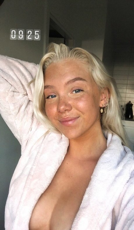 Erikalindgr3n pretty actress galleries