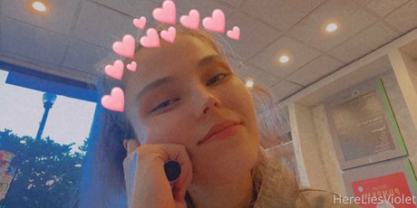 hereliesviolet exclusive star pic