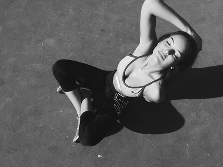 Noam Alon sexy actress img