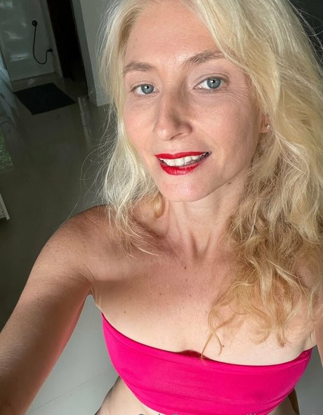 liakovach model naked photo