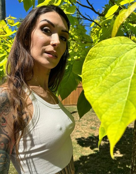 aliinwunderland sexy model photo