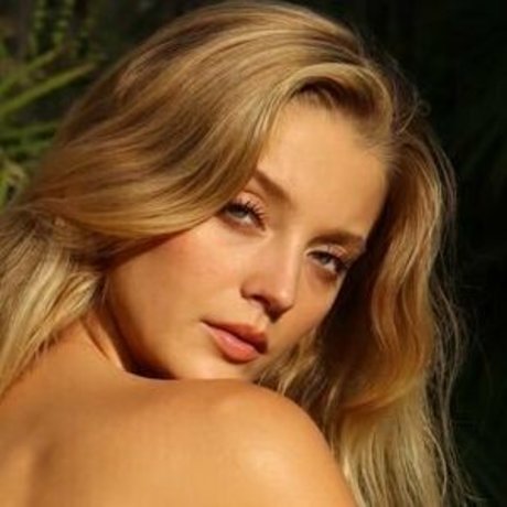 Marie Tomas pretty model pic