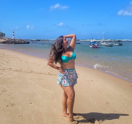 Thais Nakaguma nice model photos