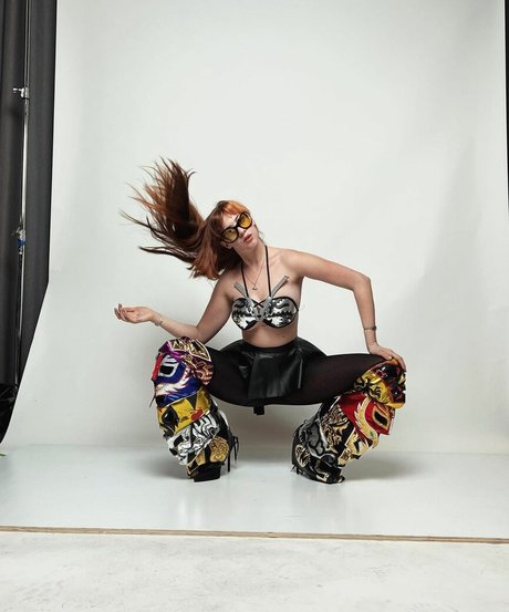 Tati Bruening exclusive model photo