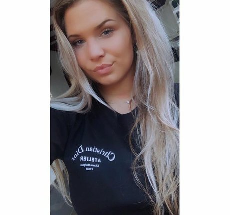 Joyce Straten nice star pic