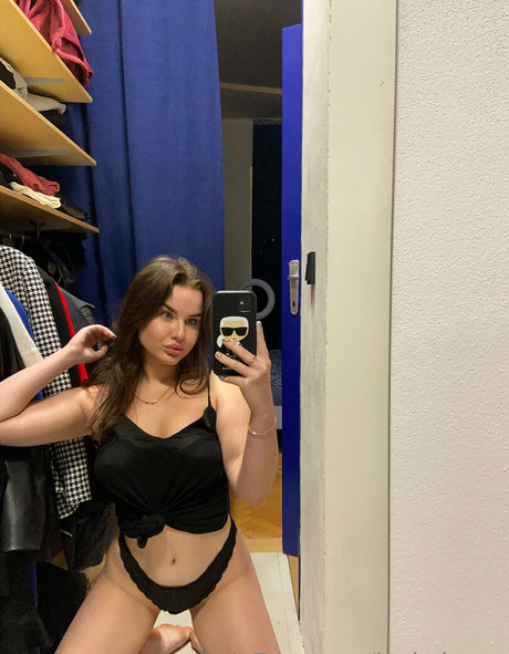 leyla luxxx nude actress archive