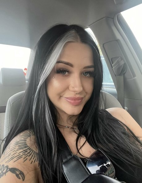 NottUrMommy pornographic model photo