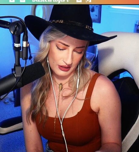 BasicWitGirl model xxx pic