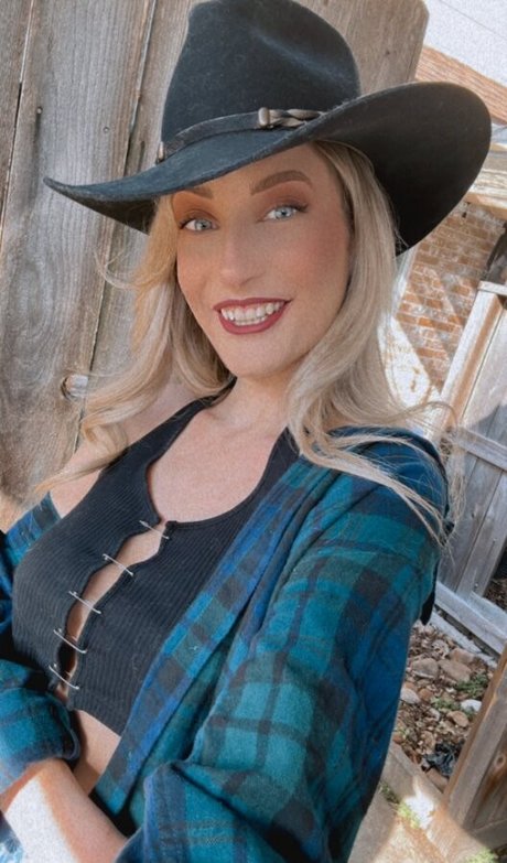 BasicWitGirl sexy pornstar pictures